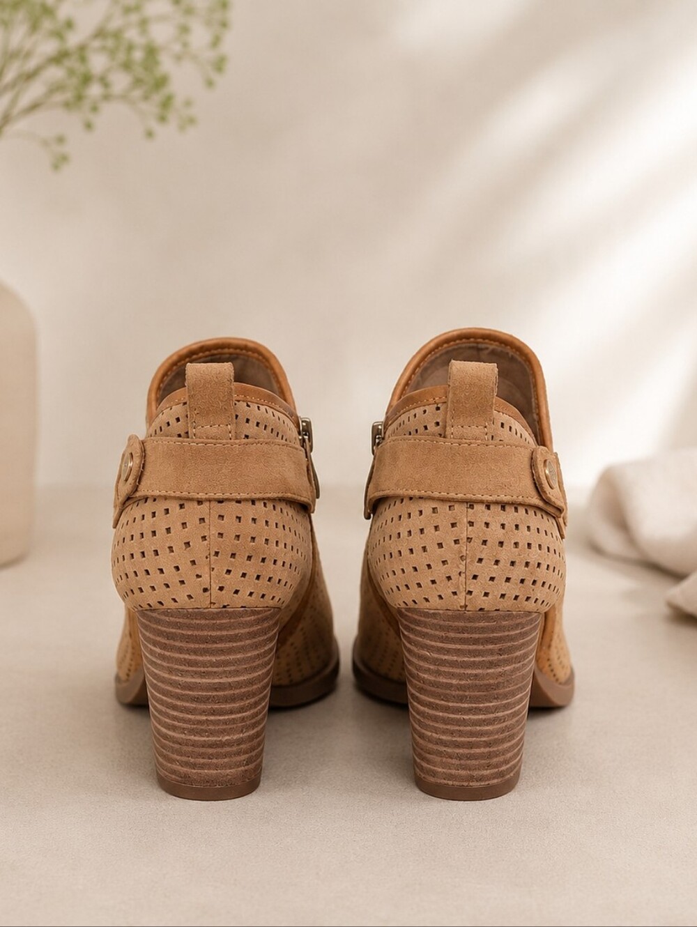 Franco Sarto Women’s Tan Suede Perforated Block Heel Booties Size 5 - Picture 4 of 6